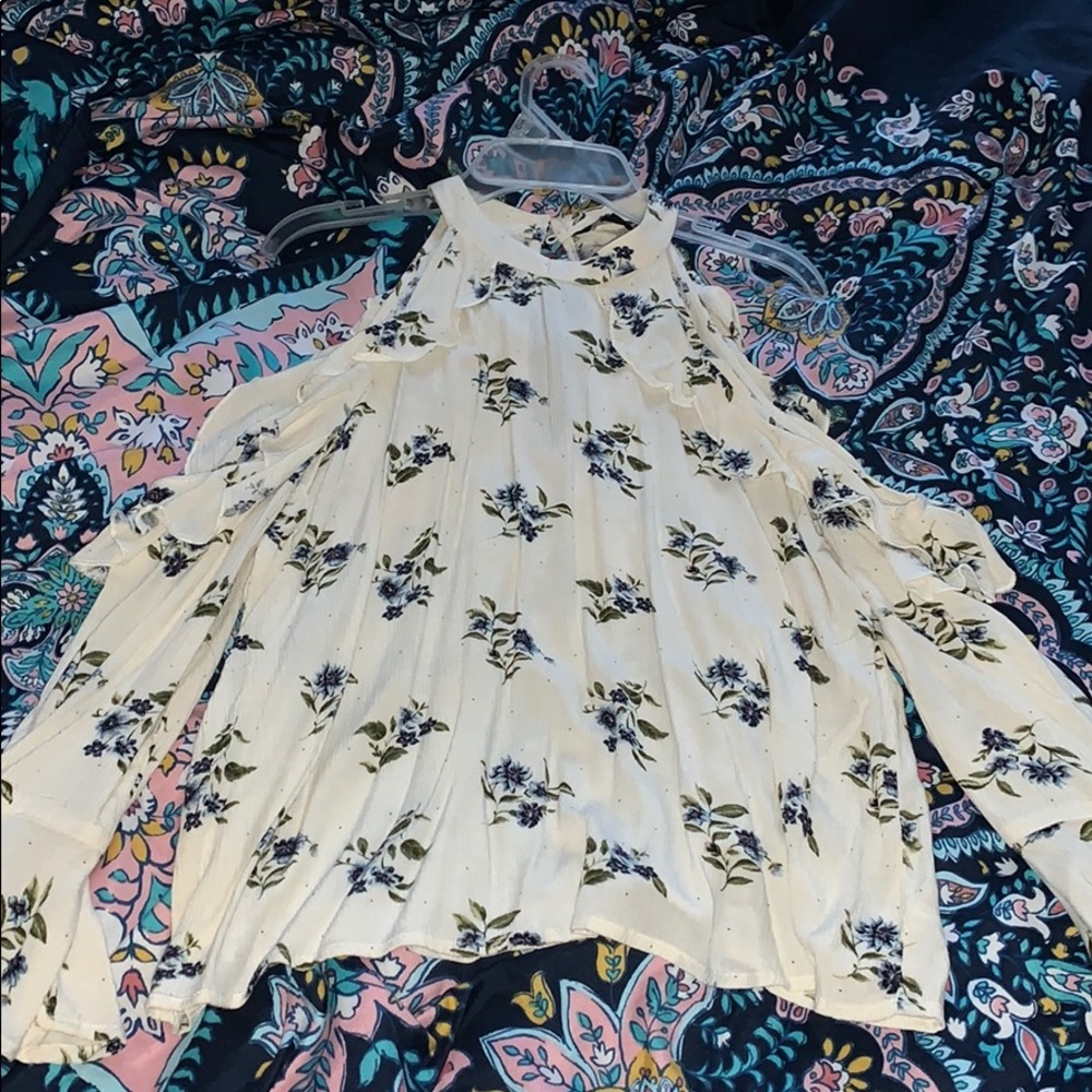 Cold shoulder American eagle blouse